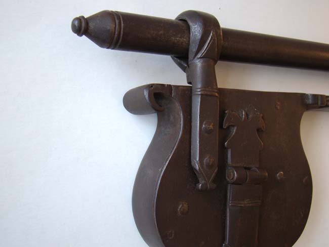 A wonderful 18th century iron gate lock — image 4